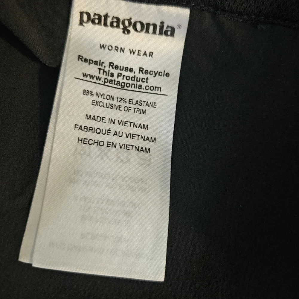 Patagonia Women's Black Bermuda Shorts Size 12 - Picture 7 of 9